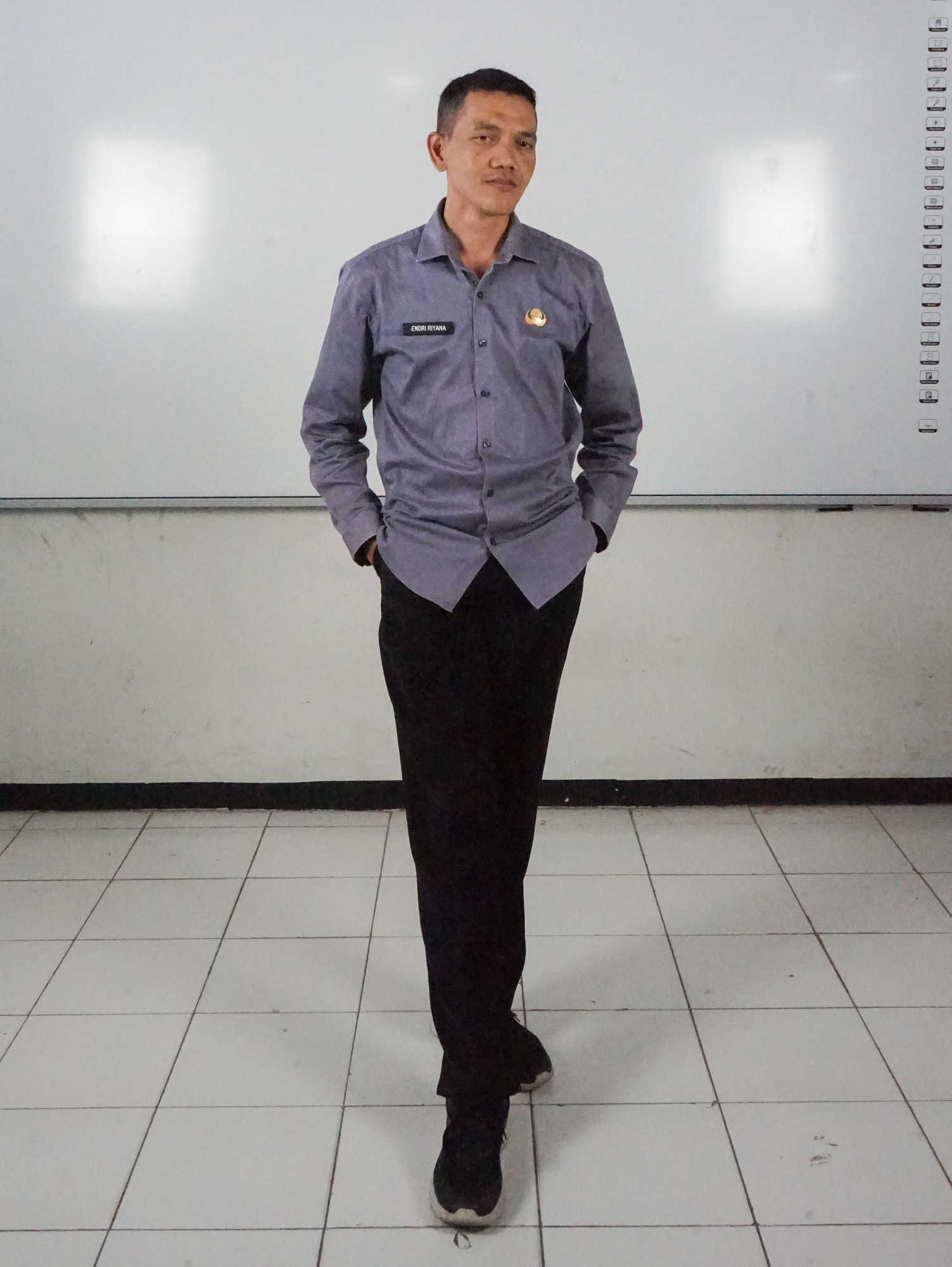 Pak Endri - Staff Name - SMAN 21 Bandung class 2025